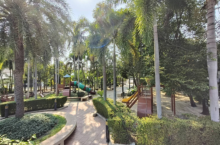 House with Shared Pool in Nichada Thani 